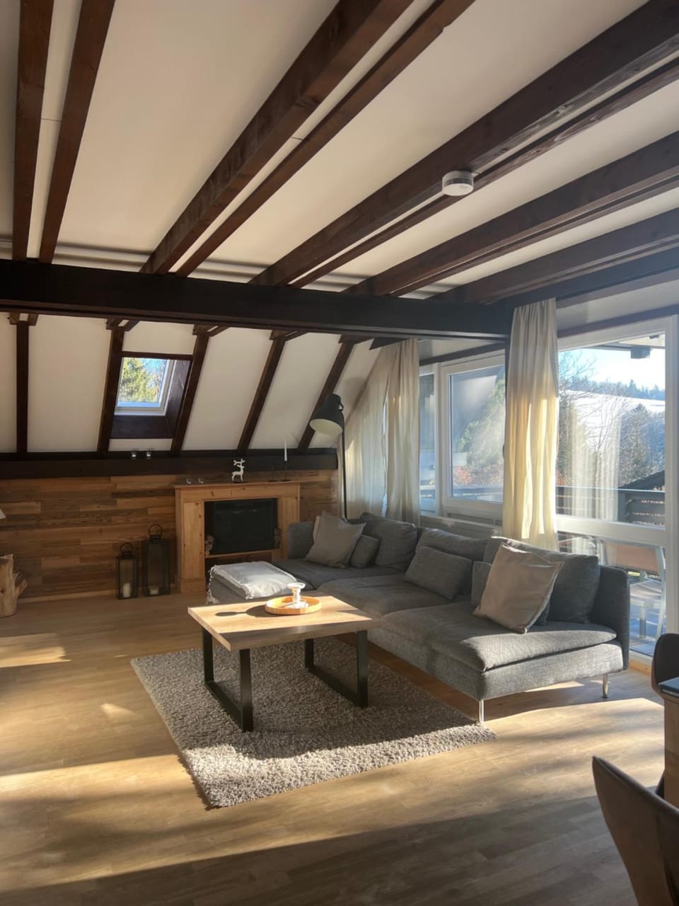 Living room, Photo of the whole room