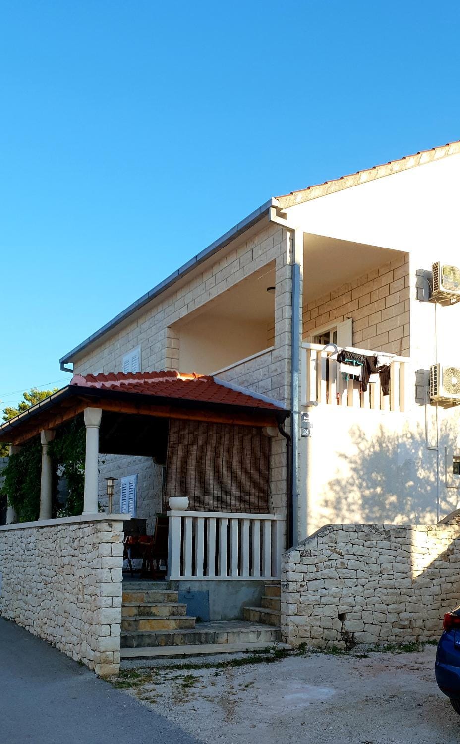 Facade/entrance