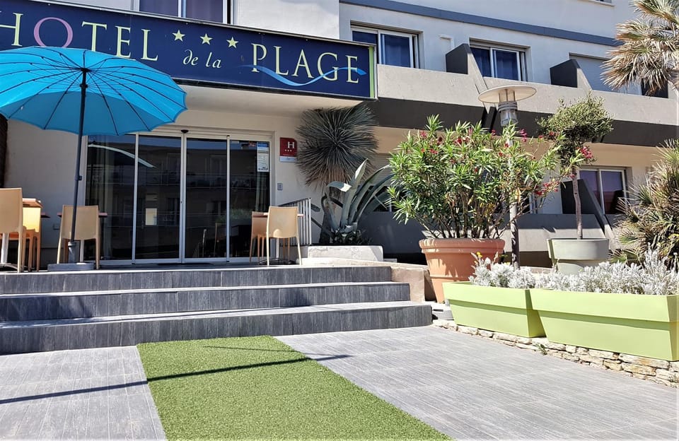 Facade/entrance, Property logo or sign