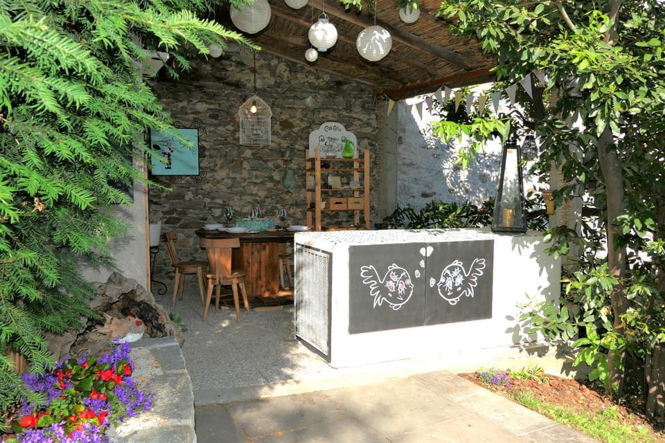 Garden, Dining area