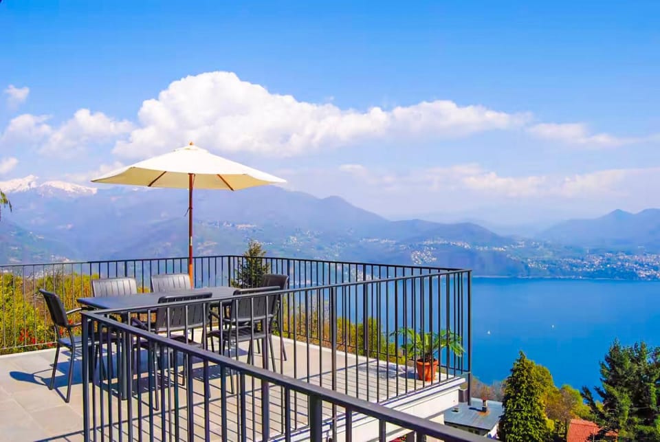 Balcony/Terrace, Lake view, Mountain view