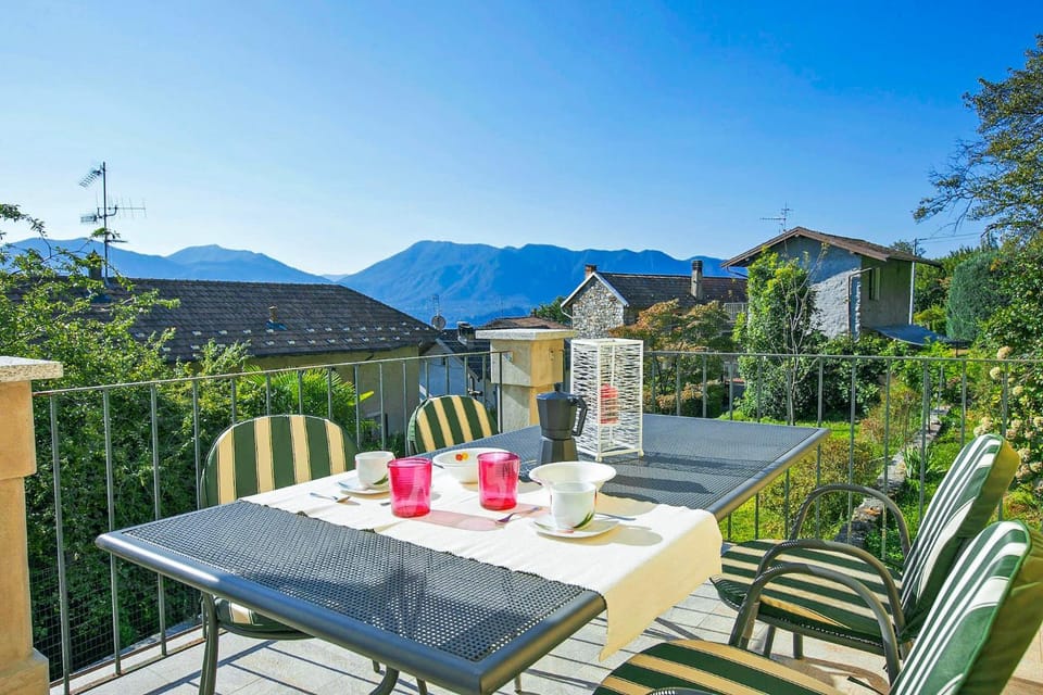 Balcony/Terrace, Mountain view