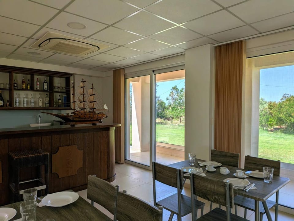 Lounge or bar, Dining area