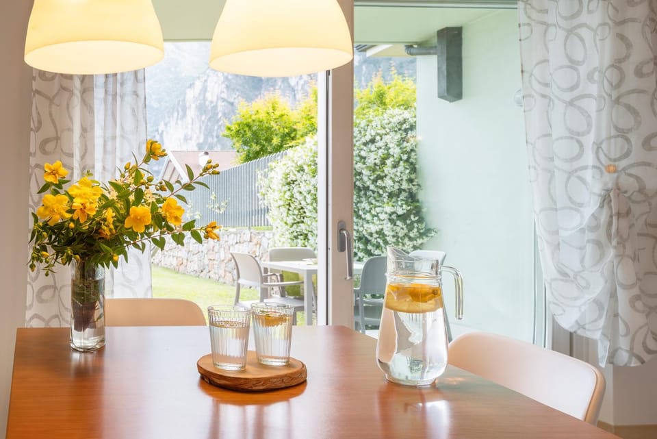 Living room, Dining area, Food