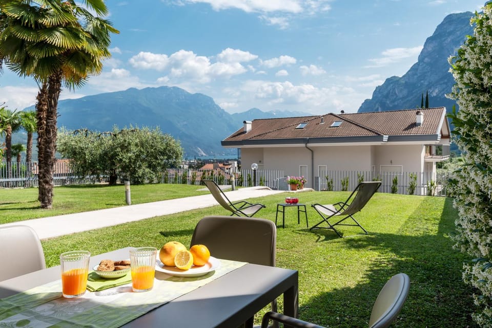 Garden, Breakfast