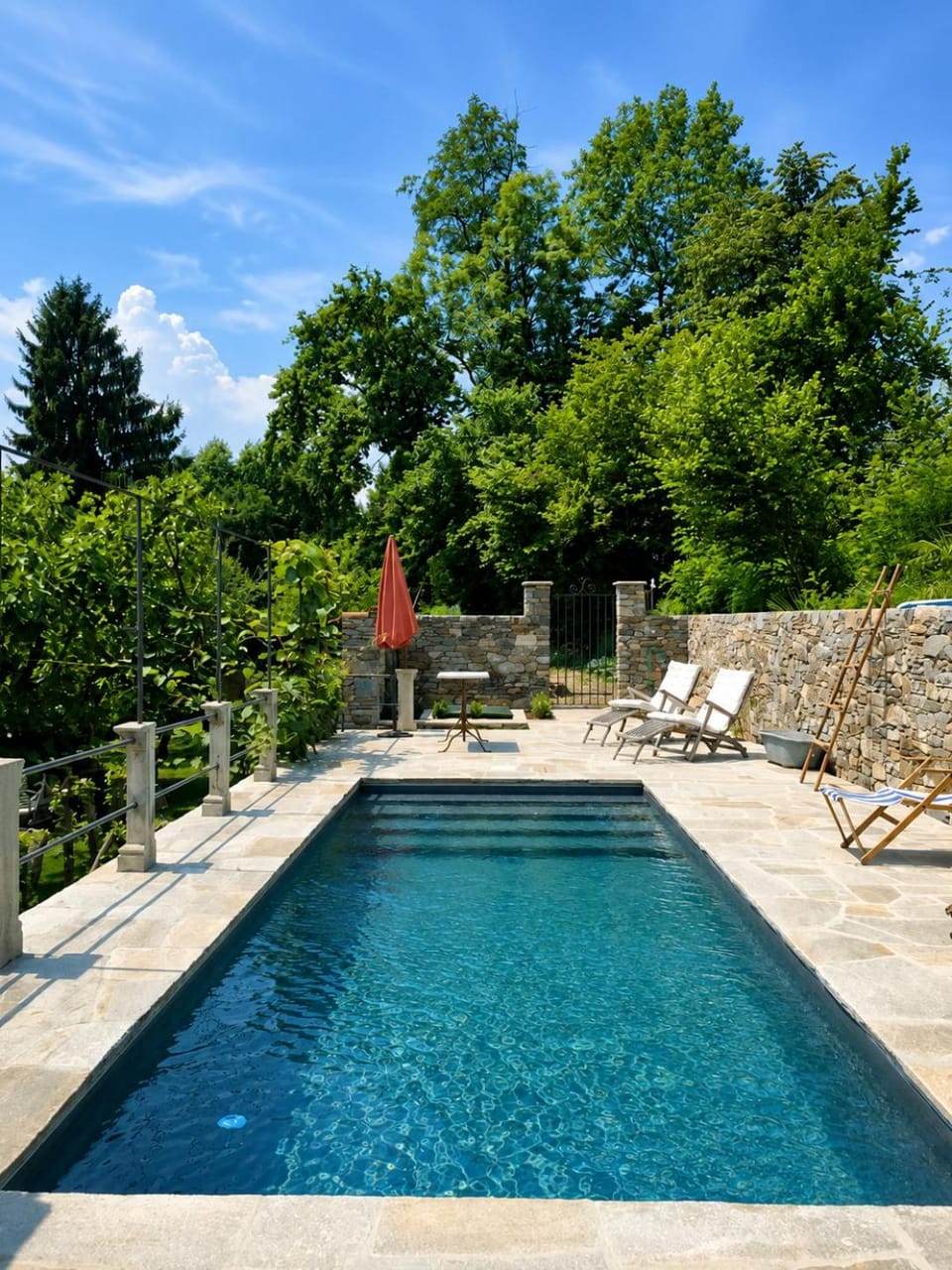 Swimming pool, sunbed