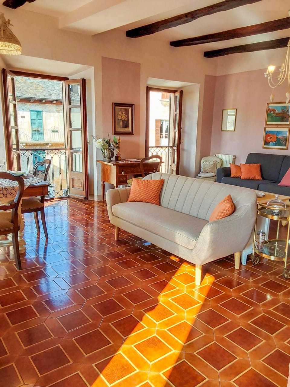 Living room, Seating area