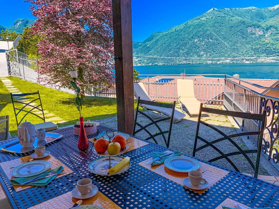 Balcony/Terrace, Lake view, Mountain view