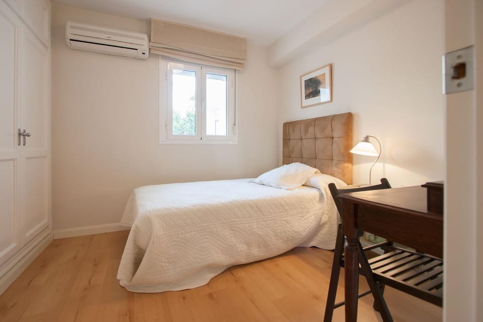 Bed, Photo of the whole room