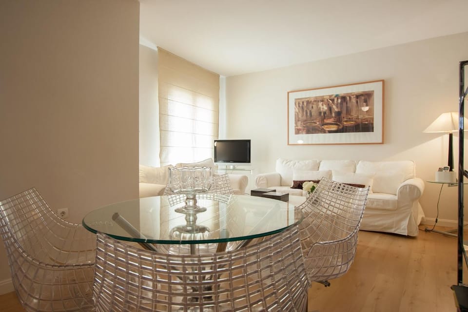 Photo of the whole room, Decorative detail