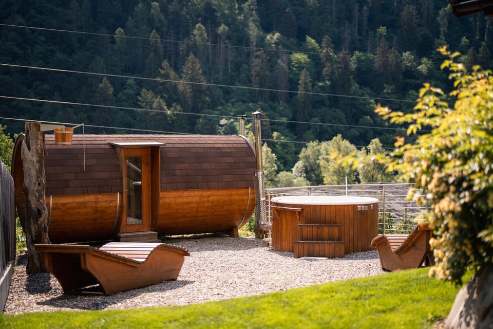 Shower, Natural landscape, Hot Tub, Sauna, sunbed