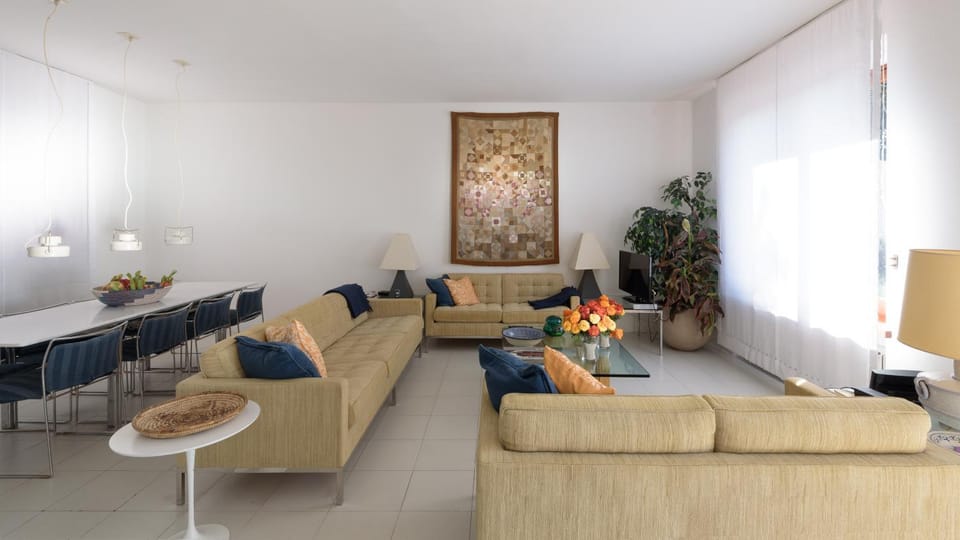 Communal lounge/ TV room, Living room, Dining area