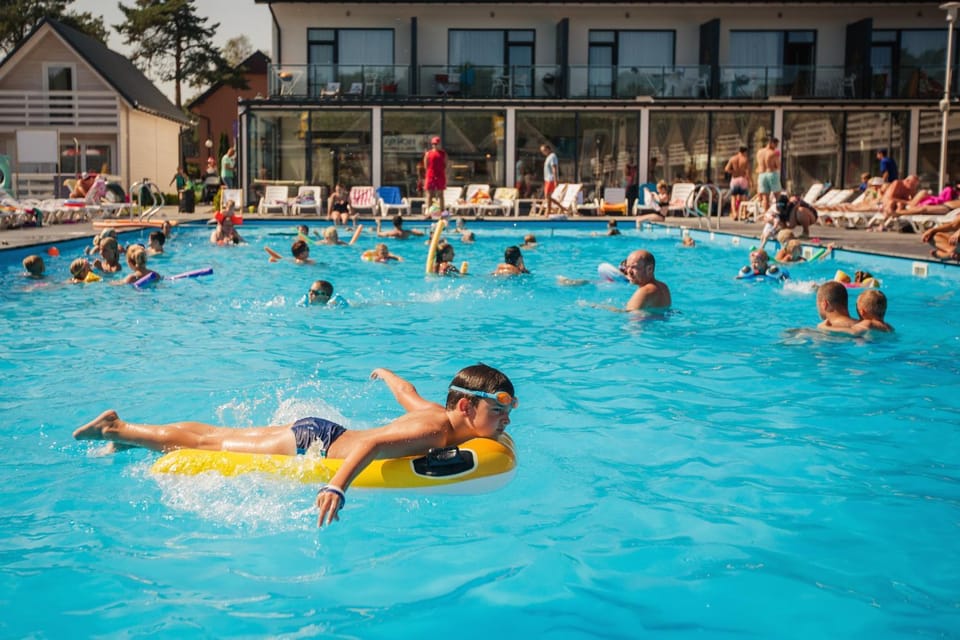 Pool view, Swimming pool, group of guests