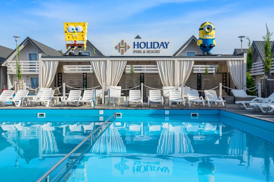 Pool view, Swimming pool, sunbed