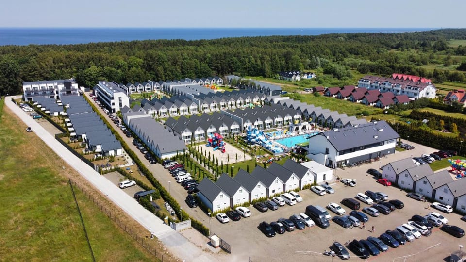 Natural landscape, Bird's eye view, Pool view, Sea view, Swimming pool, Location, Parking