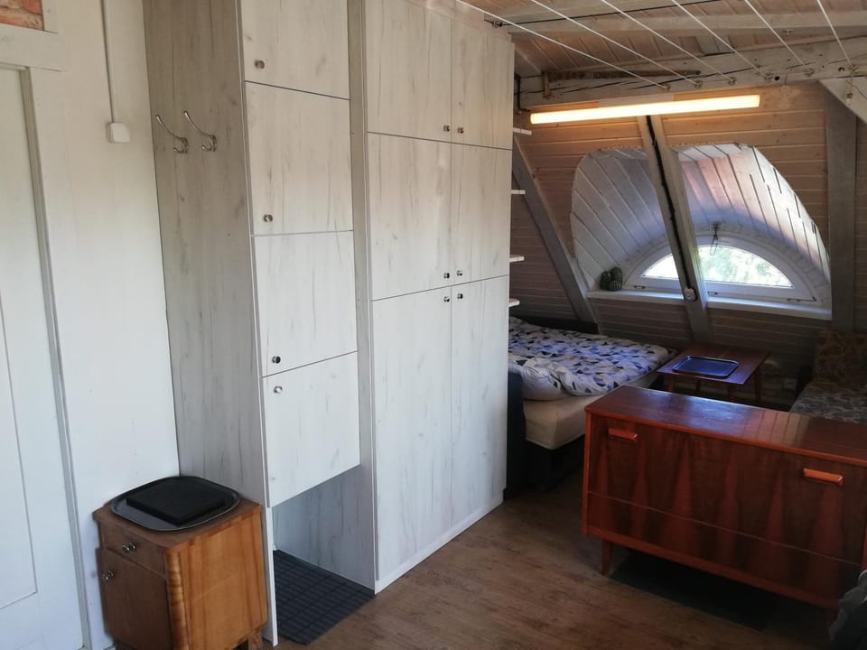 Bed, Photo of the whole room, wardrobe