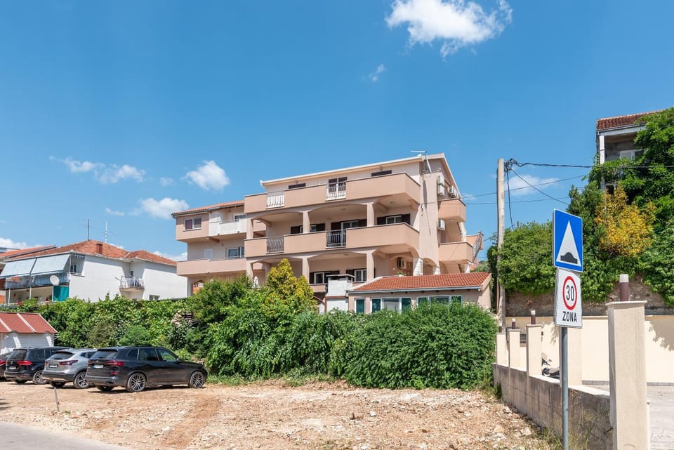 Apartments Villa Magdalena Apartment in Okrug Gornji