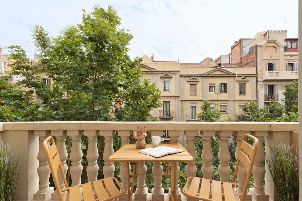 View (from property/room), Balcony/Terrace, City view, Street view
