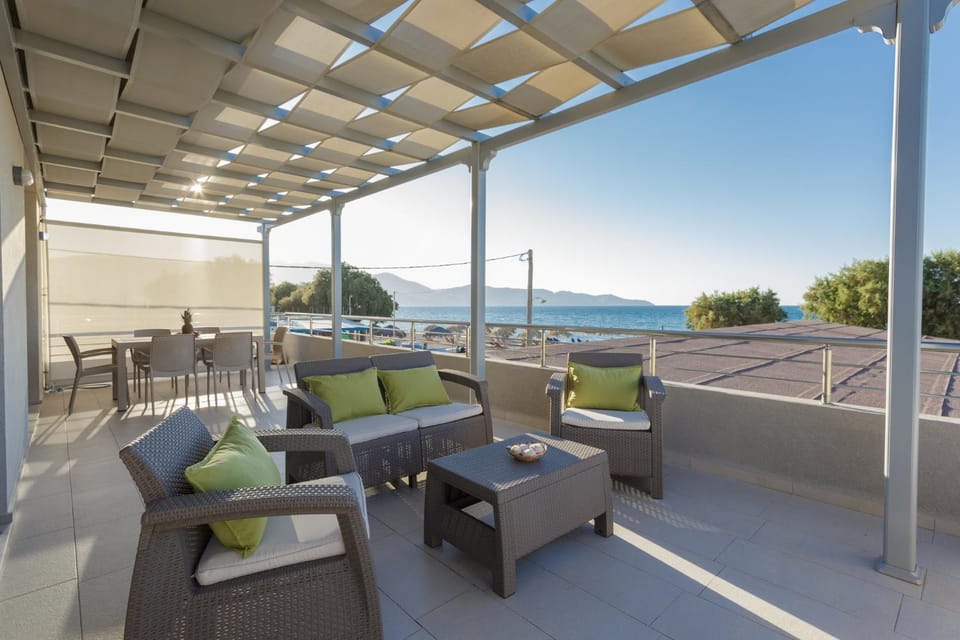 Property building, Balcony/Terrace, Balcony/Terrace, Sea view