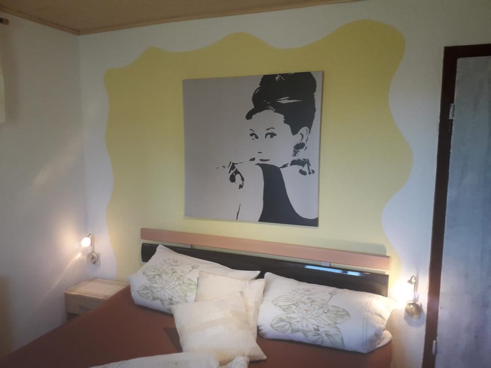 Bed, Photo of the whole room