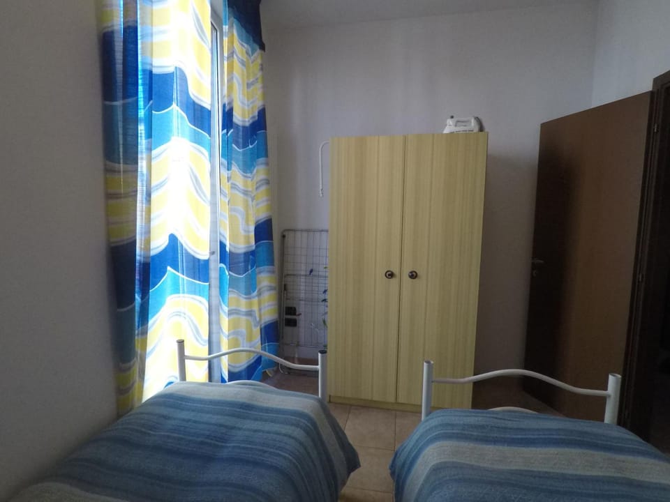 Bed, Bedroom, wardrobe