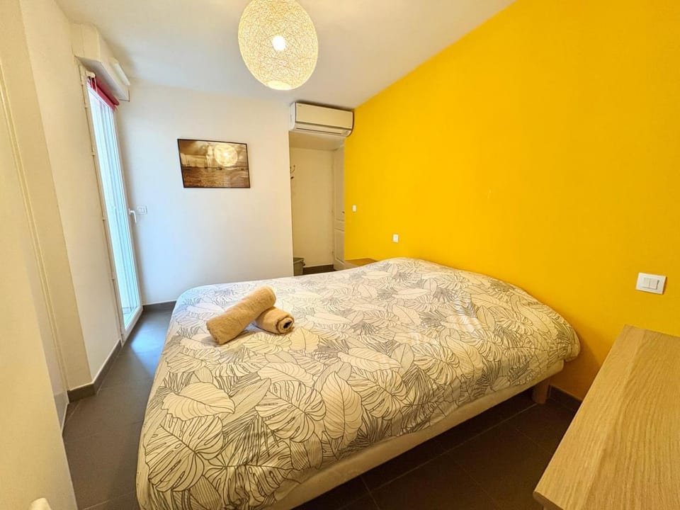 Appartement centrale à 100 m des plages Rue de Provence Apartment in Saint-Raphael