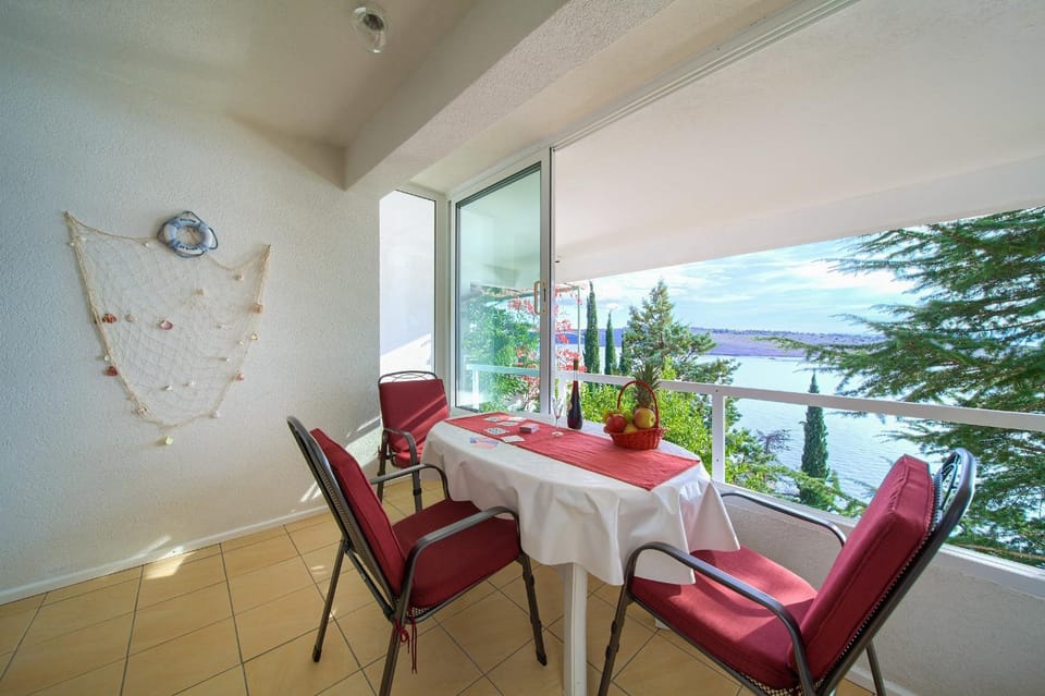 View (from property/room), Balcony/Terrace, Photo of the whole room, Seating area, Dining area
