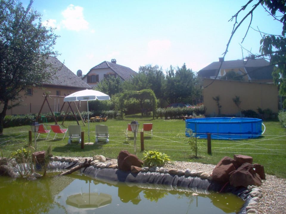 Day, Garden
