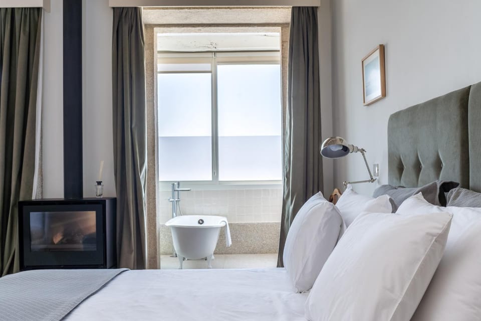 Bed, Bathroom, Photo of the whole room, Bedroom, Bath