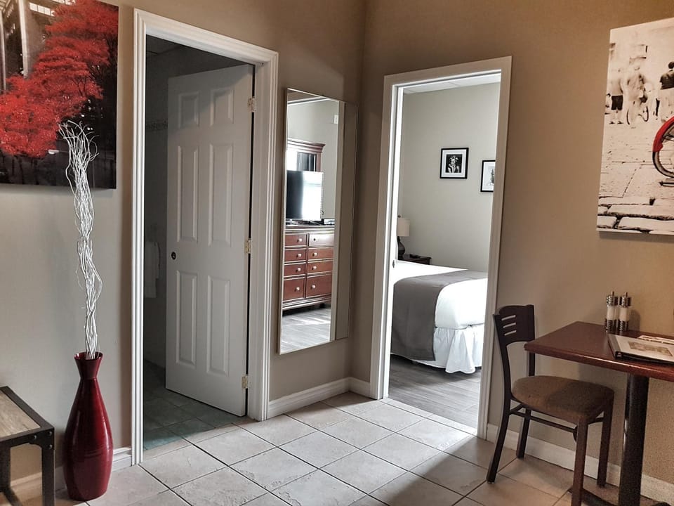 Cozy 1-Bedroom Suite #17 by Amazing Property Rentals Apartment in Gatineau