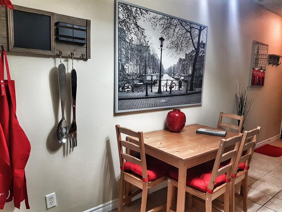 Cozy 2-Bedroom Apartment #25 by Amazing Property Rentals Apartment in Gatineau
