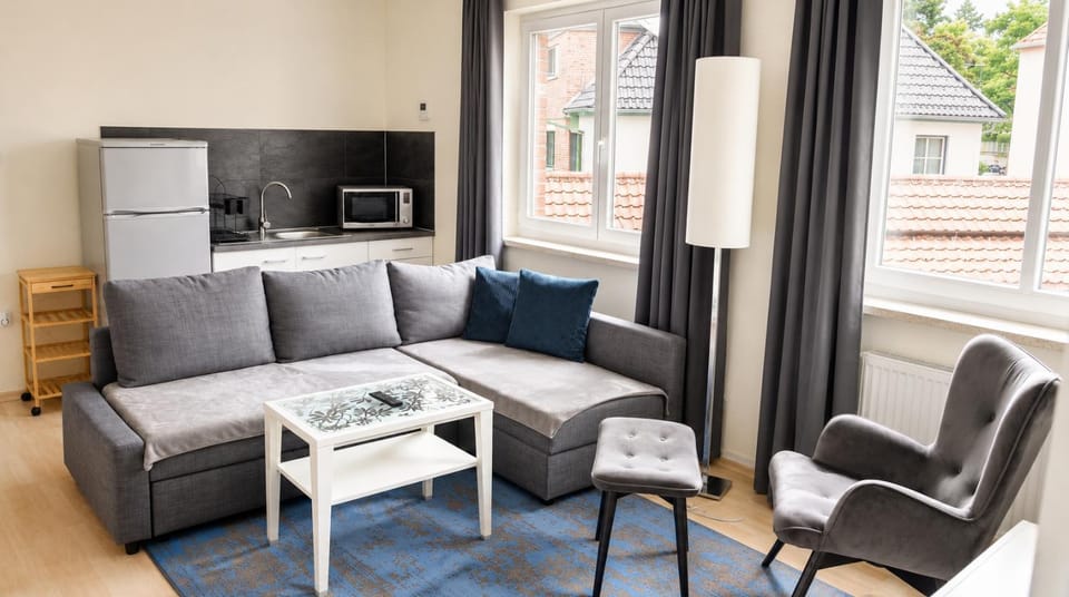 TV and multimedia, Kitchen or kitchenette, Living room, Seating area, Dining area