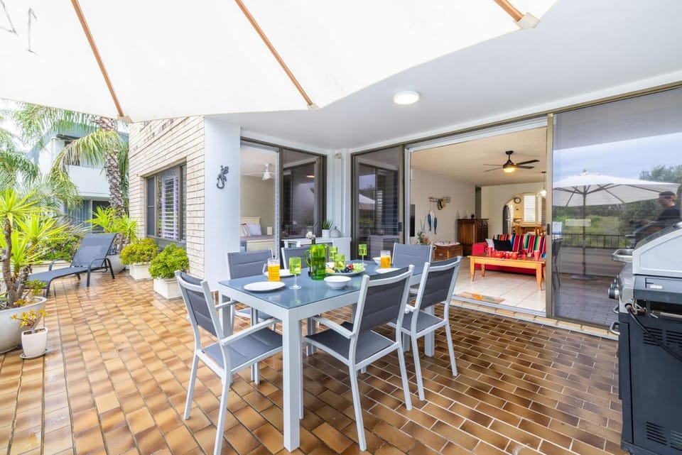 14 The Dunes large unit with pool tennis court and directly across from Fingal beach Apartment in Fingal Bay