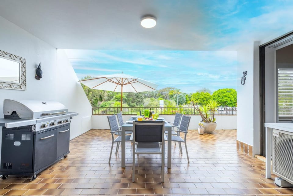 14 The Dunes large unit with pool tennis court and directly across from Fingal beach Apartment in Fingal Bay