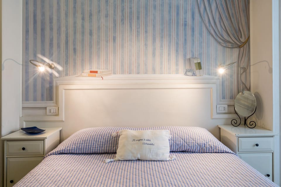 Decorative detail, Bedroom