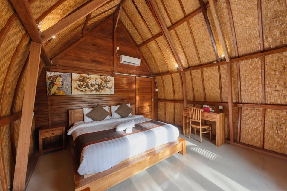 Bed, Photo of the whole room, Bedroom, towels, air conditioner