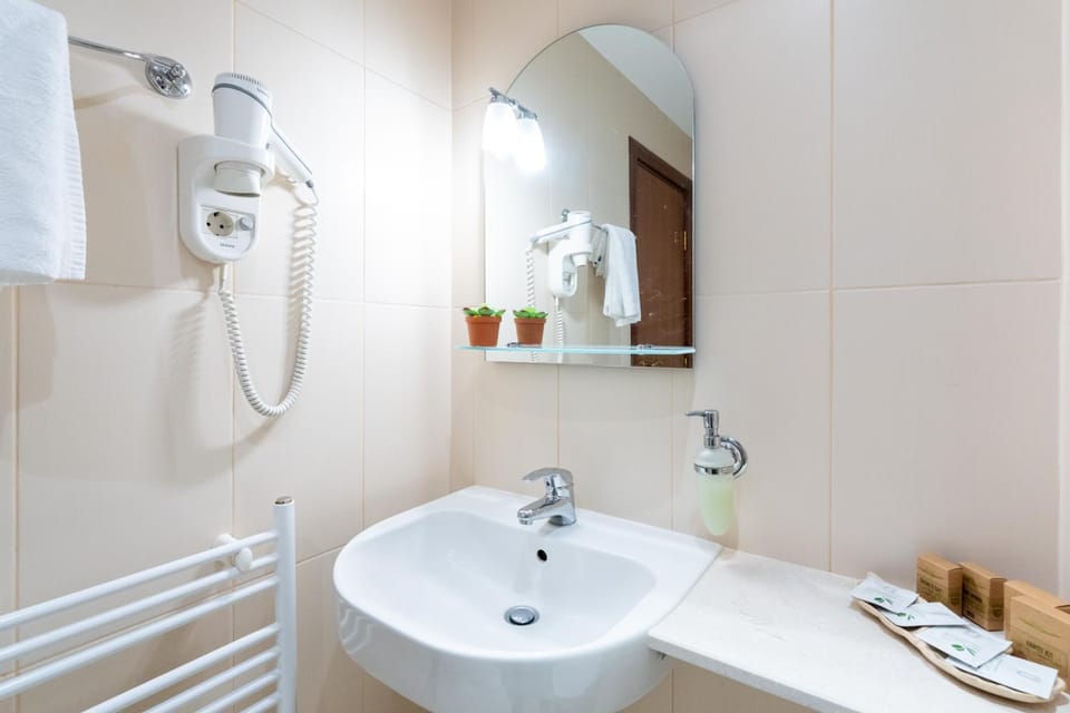 Shower, Bathroom, heating, towels