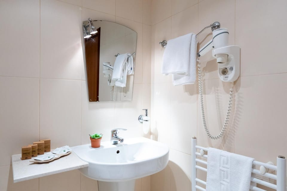 Bathroom, towels