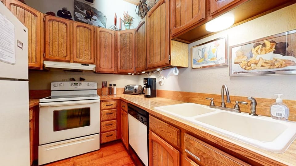 Chateau De Montagne #1 Condo Apartment in Mammoth Lakes