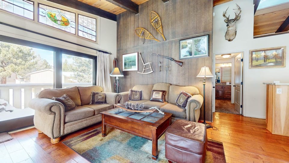 Chateau De Montagne #1 Condo Apartment in Mammoth Lakes