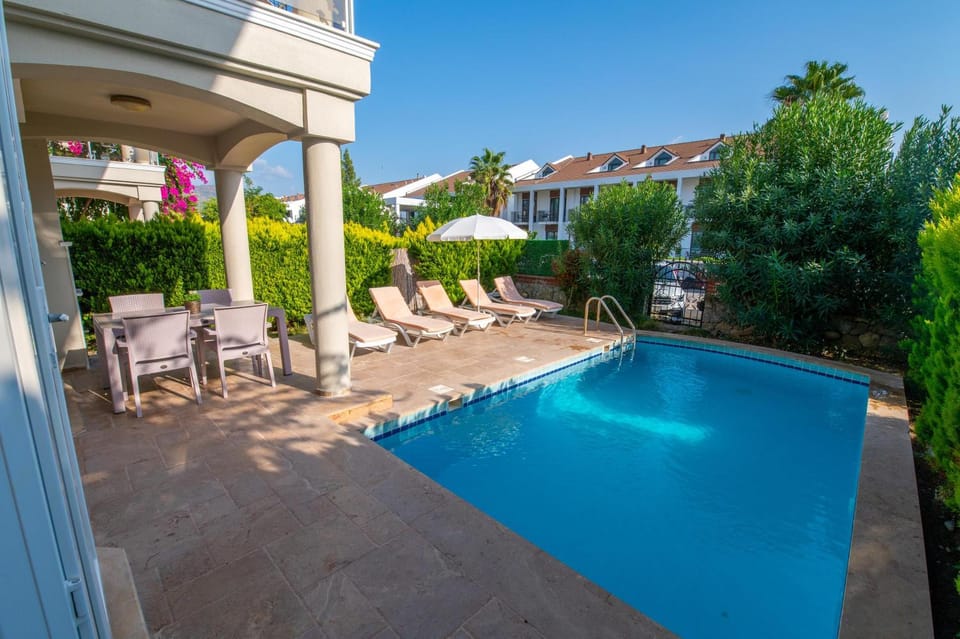 Property building, Patio, Garden, Pool view, Swimming pool, sunbed