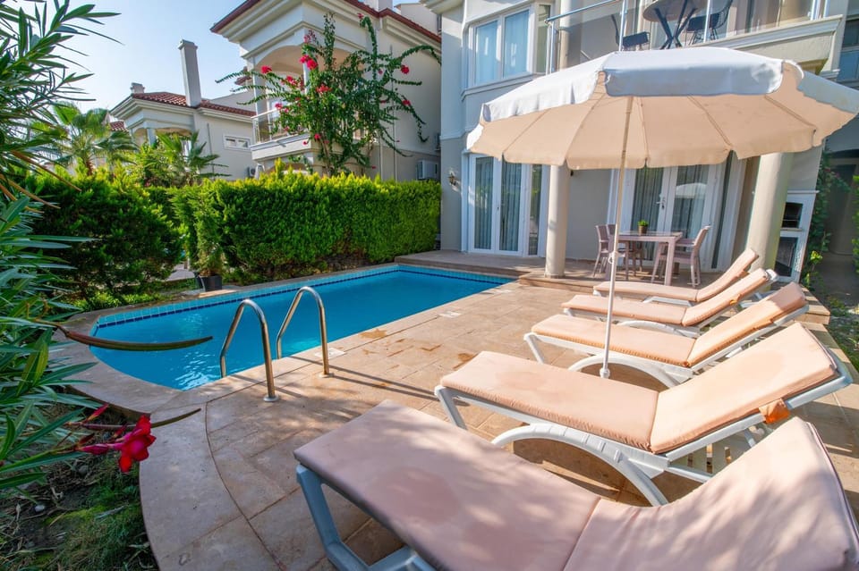 Property building, Patio, Garden, Garden view, Pool view, sunbed