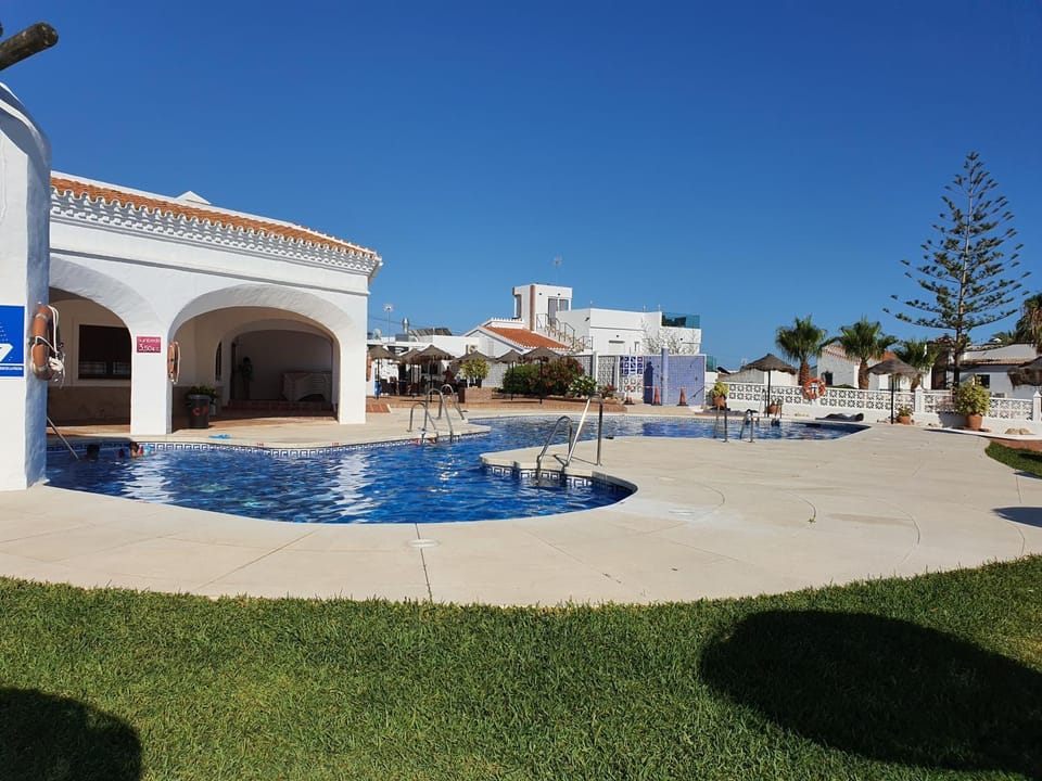 Restaurant/places to eat, Swimming pool