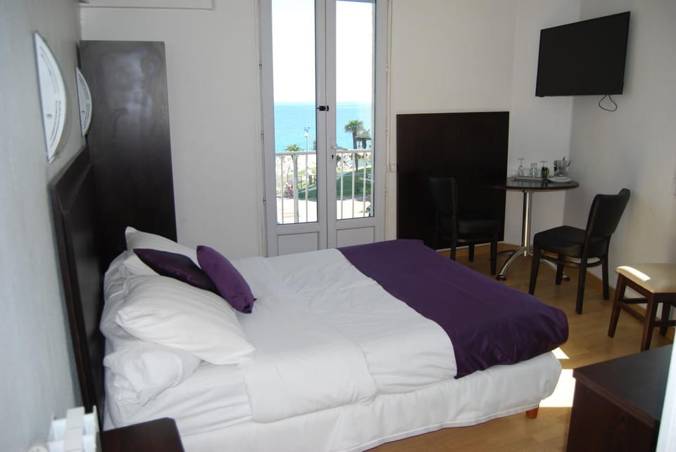 Bed, View (from property/room), Balcony/Terrace, Photo of the whole room, Bedroom