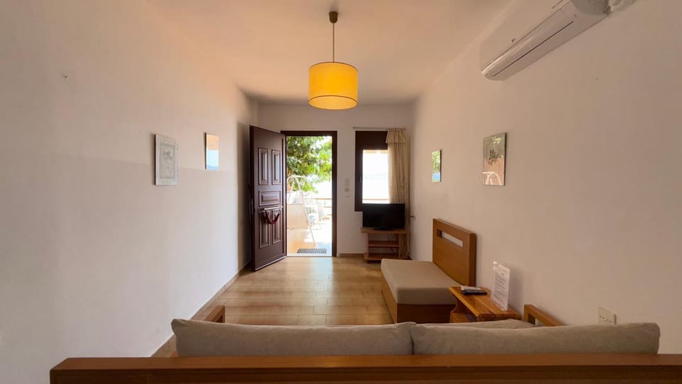 Alekos Beach Houses-Waters Edge Apartment in Cephalonia