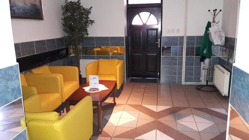 Communal lounge/ TV room, Facade/entrance