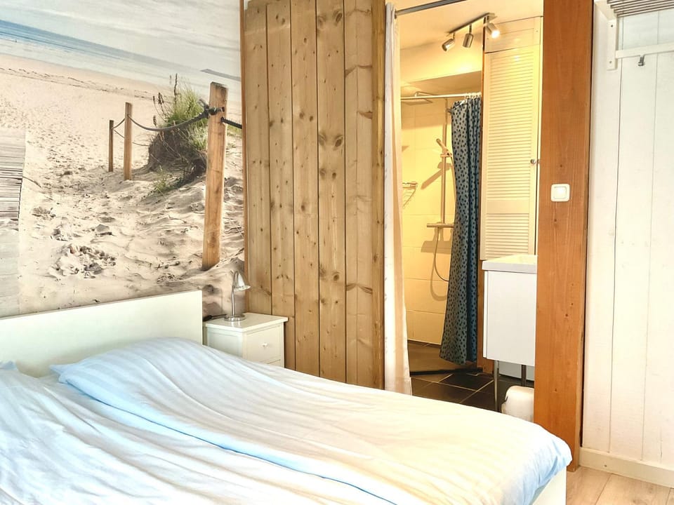 Bedroom, wardrobe