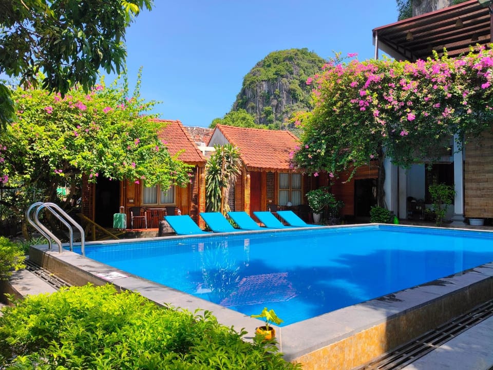 Property building, Pool view, Swimming pool, sunbed