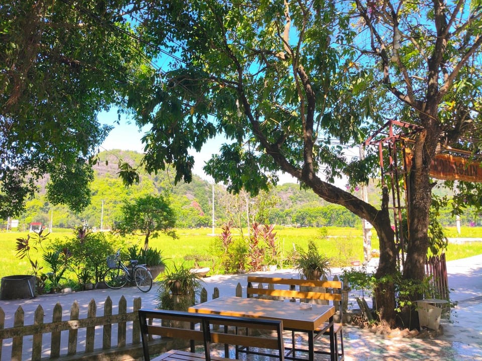 Day, Dining area, Mountain view