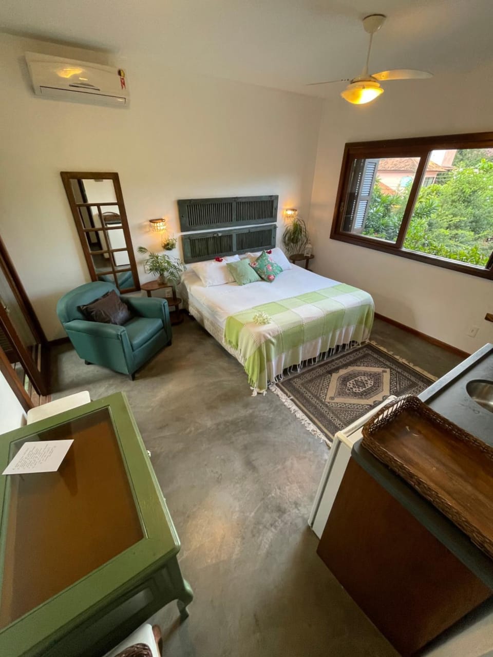 Photo of the whole room
